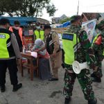 Petugas Gabungan sosialisai disiplin prokes ditengah masyarakat