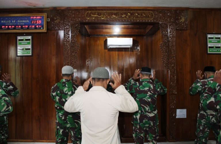 Shalat Ghaib & Doa Bersama Awak KRI Nanggala 402
