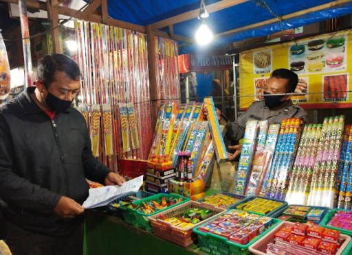 Anggota Polsek Ngawen patroli