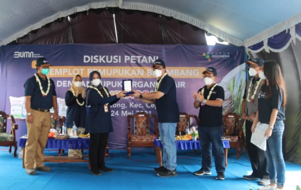 Wakil Blora, Tri Yuli Setyowati, ST, MM bersama Ir. Bob Indiyarto Direktur Produksi Pupuk Indonesia