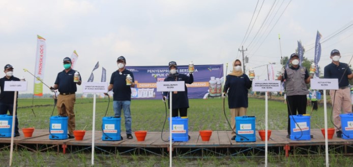 Wakil Blora, Tri Yuli Setyowati, ST, MM bersama Ir. Bob Indiyarto Direktur Produksi Pupuk Indonesia
