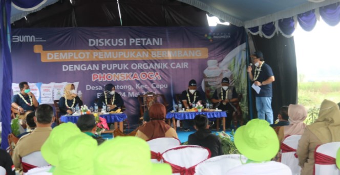 Wakil Blora, Tri Yuli Setyowati, ST, MM bersama Ir. Bob Indiyarto Direktur Produksi Pupuk Indonesia