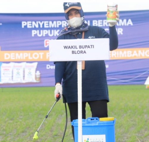 Wakil Blora, Tri Yuli Setyowati, ST, MM bersama Ir. Bob Indiyarto Direktur Produksi Pupuk Indonesia