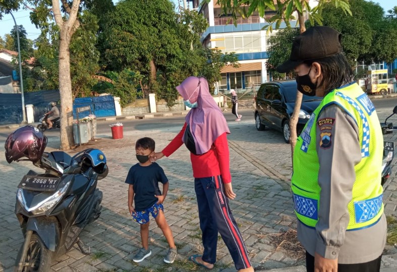 Polisi Wanita Di Blora Patroli Prokes