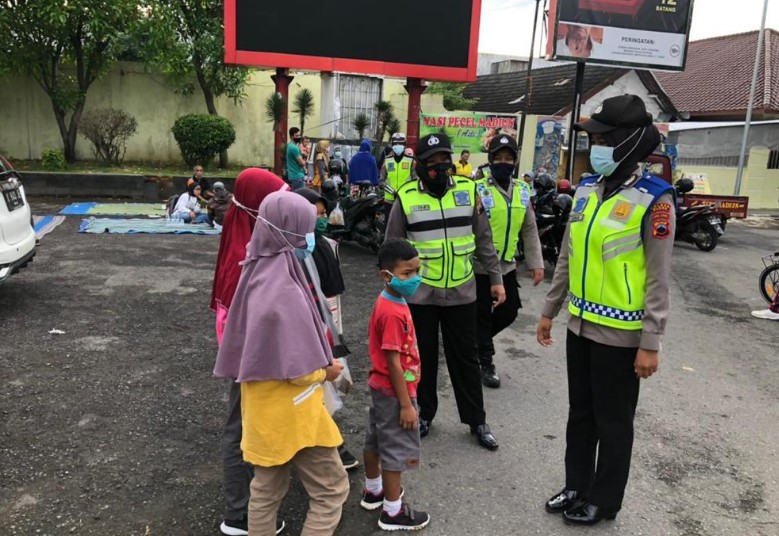 Polisi Wanita Di Blora Patroli Prokes