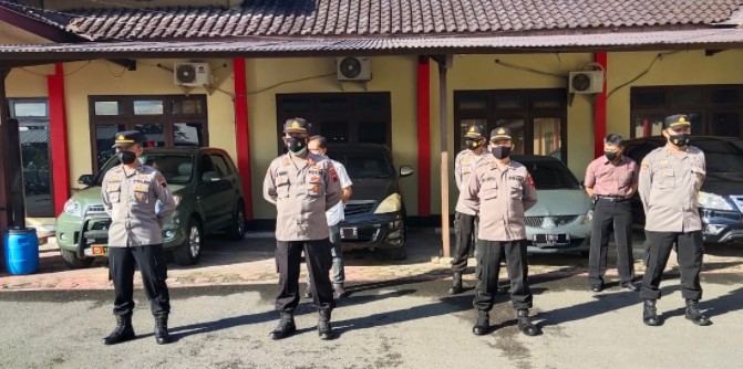 Kabag Sumda Polres Blora Kompol Sunarso, SH, MH bersama Pejabat Utama Polres Blora, para kasi, kanit serta anggota dan PNS Polres Blora menekankan kepada anggota tentang pentingnya protokol kesehatan, menyikapi meningkatnya kasus Covid-19 di Kabupaten Blora