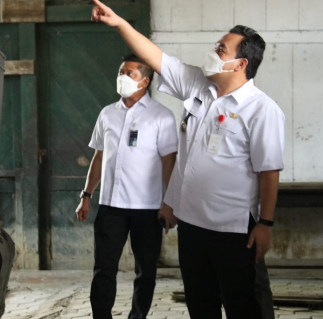 Bupati beserta Dirut Perhutani meninjau salah satu wisata edukasi Heritage Trainz Loco Tour Cepu yang dikelola oleh KPH Perhutani Cepu. Setelah rombongan meninjau koleksi-koleksi kereta tua yang ada, kemudian rombongan berkesempatan menaiki salah satu kereta berkeliling kawasan setempat. Bupati berharap Heritage Trainz Loco Tour Cepu ini juga bisa dikembangkan, selain kerjasama dengan Perhutani juga dengan Pemkab Bojonegoro. Karena jalur relnya melintas hingga Desa Batokan Kecamatan Kasiman dan berputar hingga Gubug Payung.