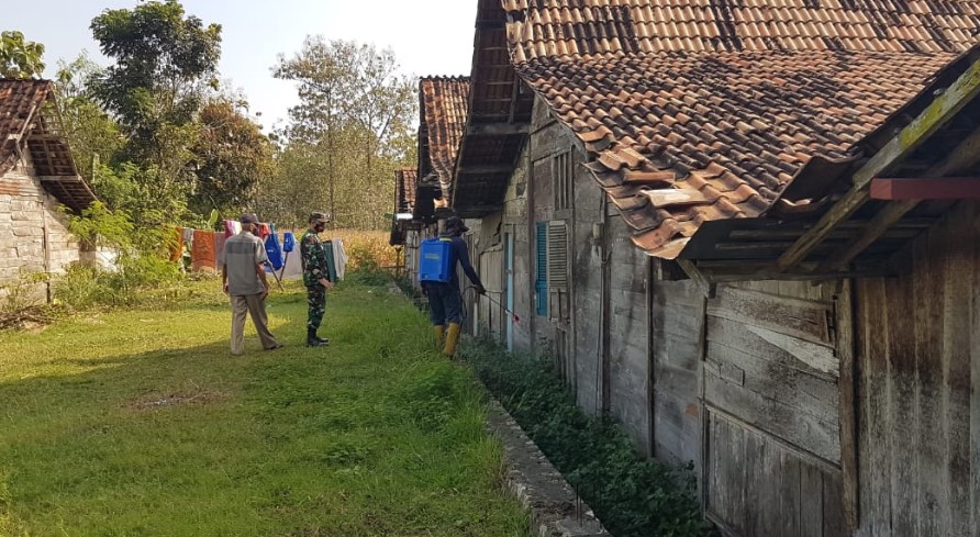 Penyemprotan Disinfektan