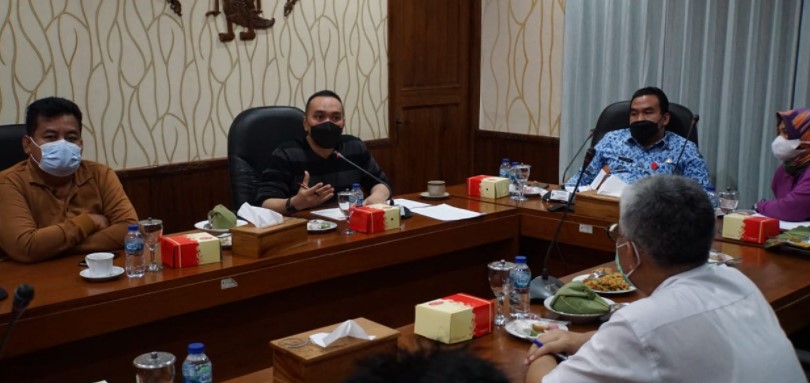 Bupati H. Arief Rohman, S.IP, M.Si dan Wakil Bupati Tri Yuli Setyowati, ST., MM, TNI-Polri dan para direktur RSUD baik RSUD dr. R. Soetijono Blora maupun direktur RSUD dr. R. Soeprapto Cepu untuk rakor terbatas SOP IGD , bersama Satgas Covid-19.