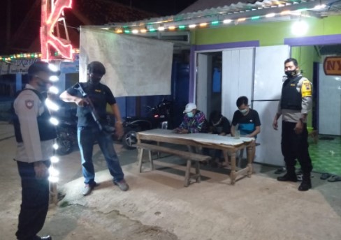 Polsek Banjarejo Polres Blora gencar melakukan patroli protokol kesehatan, untuk memutus mata rantai penyebaran Covid-19 di wilayah Kecamatan Banjarejo Kabupaten Blora