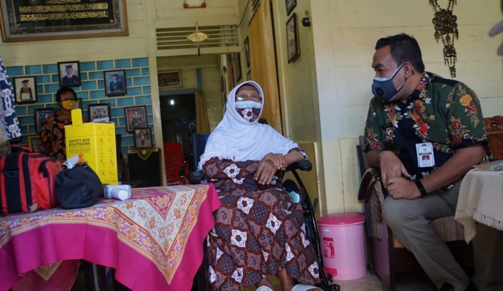 Vaksinasi untuk lansia