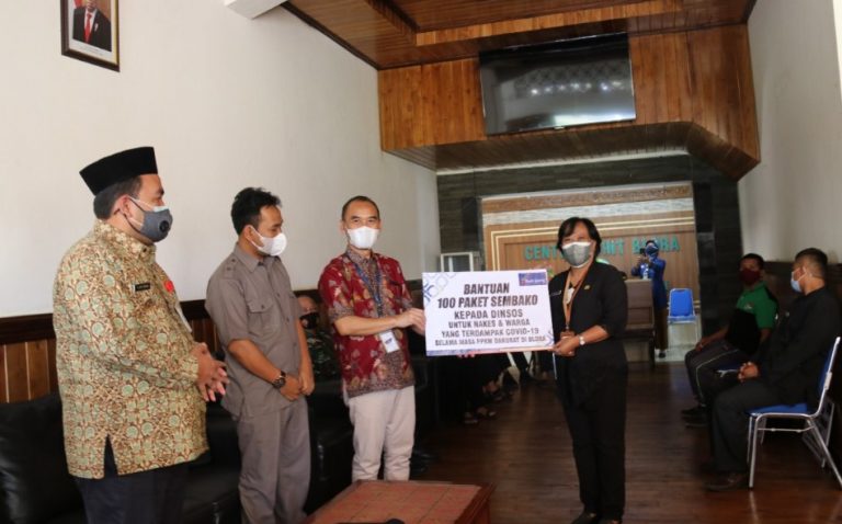 RATUSAN PKL Terima Ribuan PAKET SEMBAKO