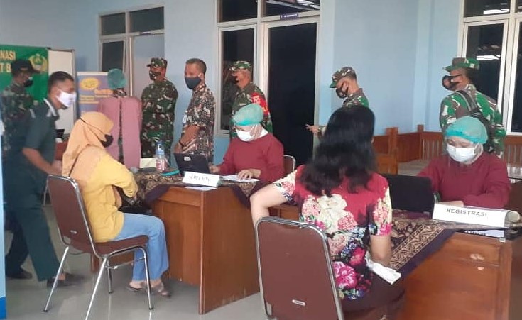 Rumkitban 04.08.05 Blora selenggarakan pelaksanaan serbuan Vaksinasi Covid-19 bagi karyawan BKK dan masyarakat, bertempat di Kantor Pusat Pengkreditan Rakyat BKK Blora, Jalan Gatot Subroto No 114 Kelurahan Sonorejo, Kecamatan Blora, Kabupaten Blora, Selasa (13/7/2021).