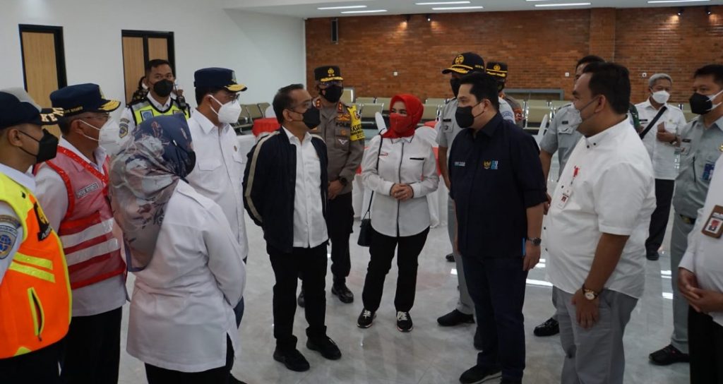 Dialog singkat dilakukan untuk mendukung percepatan pembangunan dan pembukaan penerbangan di bandara yang lokasinya berada dinilai strategis, pada perbatasan Jawa Tengah dan Jawa Timur, serta bersebelahan dengan jalur rel kereta api sehingga bisa terkoneksi antar moda transportasi.