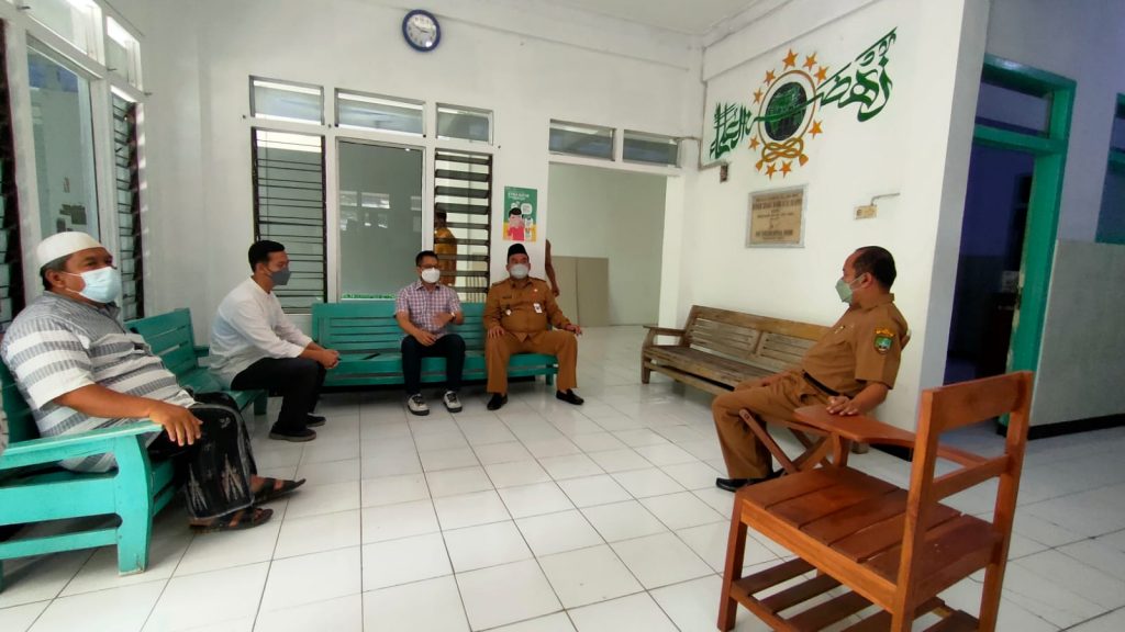 Bupati Arief Rohman mendorong pengaktifan kembali Rumah Sakit Nahdlatul Ulama (RS NU) yang dulu diresmikan oleh KH Abdurrahman Wahid di Kecamatan Cepu Kabupaten Blora, Senin (27/9/2021).