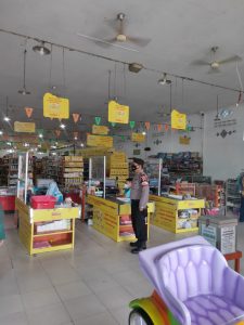 Sat Samapta Polres Blora patroli di salah satu toko perbelanjaan, pada Jumat (10/9/2021).