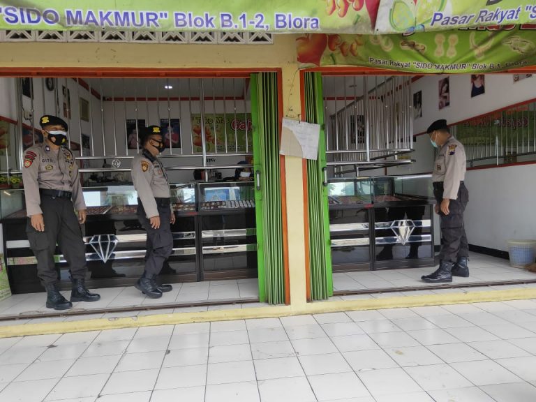 Sat Samapta Polres Blora patroli di salah satu toko perbelanjaan, pada Jumat (10/9/2021).