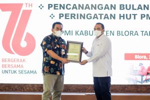 Bupati Arief Rohman mengukuhkan Kepala Kepolisian Resor (Kapolres) Blora, AKBP. Wiraga Dimas Tama sebagai Ketua Umum Bulan Dana PMI Tahun 2021, pada Kamis (16/9/2021).