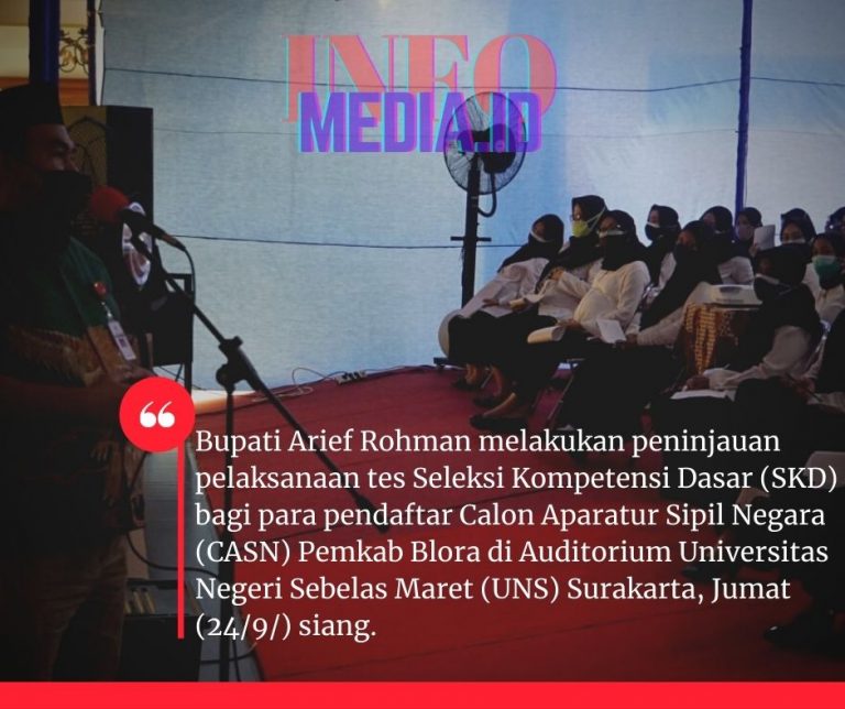 Bupati Arief saat meninjau pelaksanaan tes Seleksi Kompetensi Dasar (SKD) bagi para pendaftar Calon Aparatur Sipil Negara (CASN) Pemkab Blora di Auditorium Universitas Negeri Sebelas Maret (UNS) Surakarta, Jumat (24/9/)