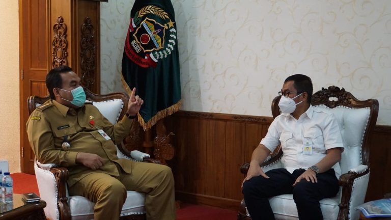 Bupati Blora H. Arief Rohman, S. IP, M. Si bersama Kepala Balai Besar Wilayah Sungai (BBWS) Pemali Juana, Muhammad Adek Rizaldi, pada Senin siang (6/9/2021).