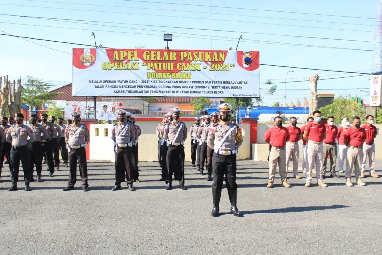 Personil gabungan Polres Blora, Kodim 0721/Blora, Subdenpom Blora, Satpol PP serta BPBD dan Dinas Perhubungan, saat mengikuti apel pagi di Mapolres Blora Polda Jateng, pada Senin (20/9/2021).