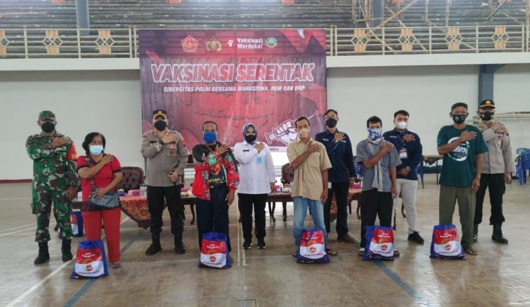 Forkopimda Blora saat menggelar Vaskinasi Merdeka di Gor Mustika Kabupaten Blora, Rabu, (22/9/).