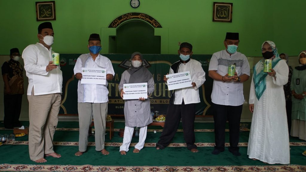 Bupati Arief Rohman meluncurkan/launching program rutin, Khotmil Qur’an di Masjid At-Taubah komplek Kantor Sekretariat Daerah (Setda) Kabupaten Blora, Jumat (8/10/2021).