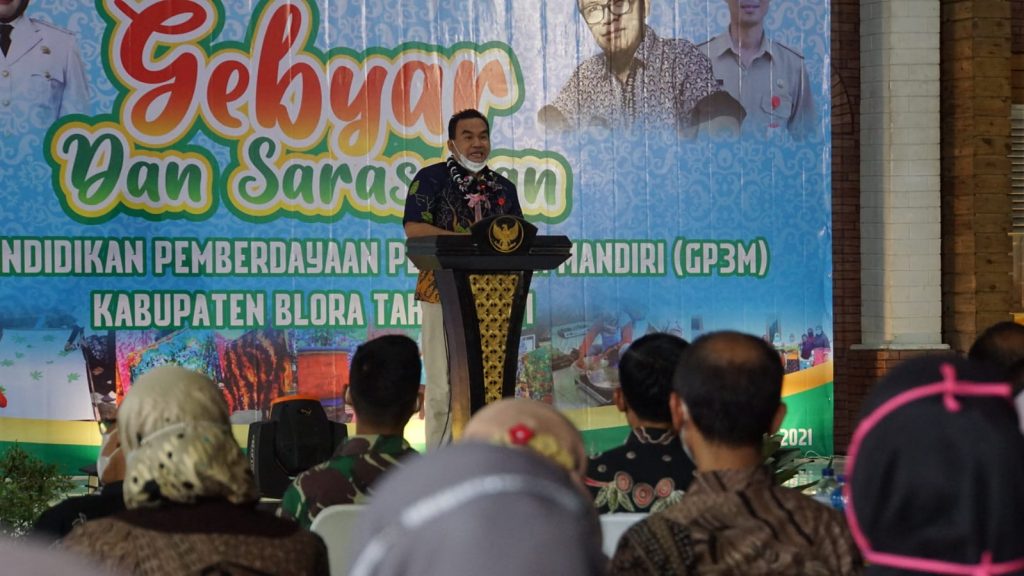 Bupati Arief Rohman membuka pelaksanaan Gebyar dan Sarasehan Gerakan Pendidikan Pemberdayaan Perempuan Mandiri (Gram) yang diselenggarakan Dinas Pendidikan di Gedung Graha Larasati, pada Kamis (28/10).