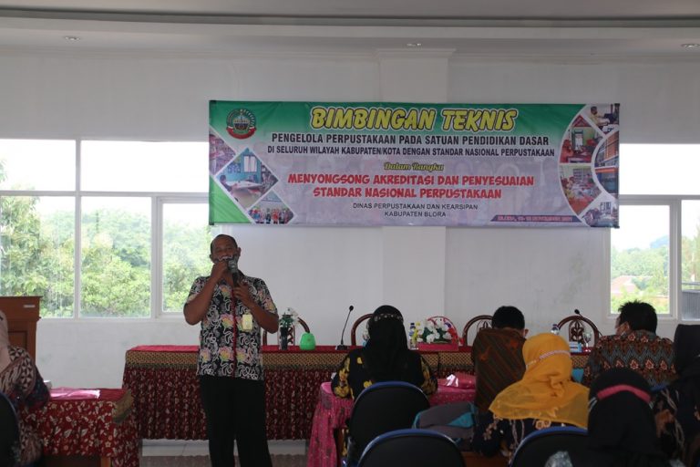 Perpustakaan Kabupaten Blora menyelenggarakan bimbingan teknis (bimtek) pengelola perpustakaan pada satuan pendidikan dasar di seluruh wilayah kabupaten/kota dengan standar nasional perpustakaan, Selasa (16/11) hingga Kamis (18/11), di Aula gedung perpustakaan, Dinas Perpustakaan dan Kearsipan (DPK) Blora.