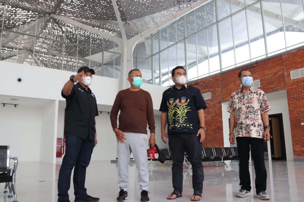 Mantan Menteri BUMN Dahlan Iskan mendukung dan menyambut baik beroperasinya Bandara Ngloram, yang dalam waktu dekat ini akan segera didarati oleh pesawat dari Maskapai Citilink, pada Jumat (19/11).