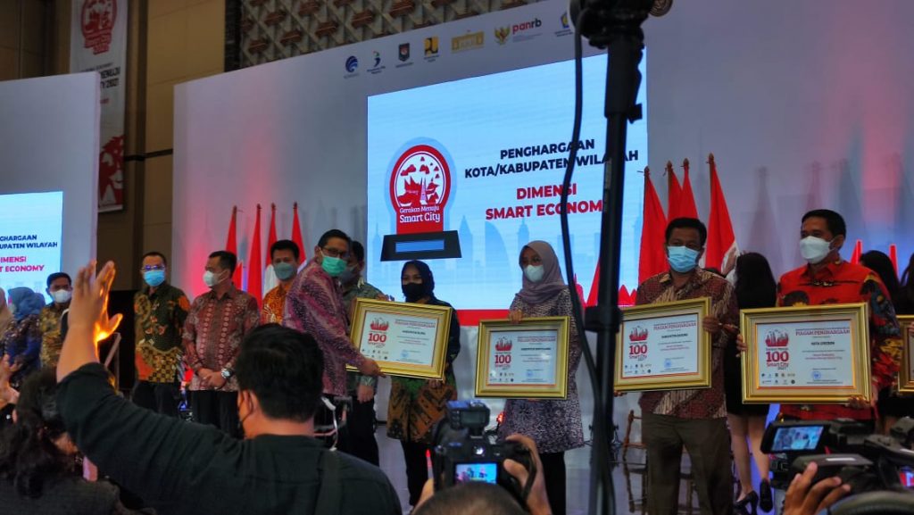 Pemerintah Kabupaten Blora menerima penghargaan dari Kemenkominfo RI bersama 17 Kepala Daerah (Kabupaten/Kota) lainnya di ICE BSD City, Tangerang, pada Selasa (14/12).