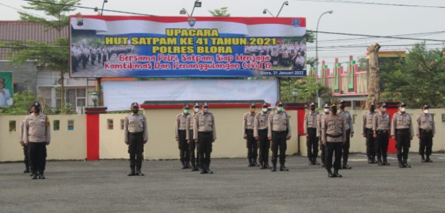 Hadir dalam kegiatan tersebut Wakapolres Kompol Christian Chrisye Lolowang,SH,SIK,MH, Pejabat Utama Polres Blora serta para pimpinan perusahaan dan instansi pengguna jasa Satpam dan perwakilan anggota Polres Blora dan Satpam Kabupaten Blora.
