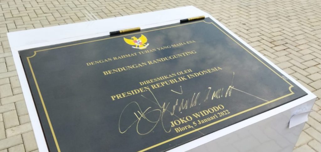 Presiden Republik Indonesia, Ir. Joko Widodo (Jokowi) meresmikan salah satu proyek nasional Bendungan Randugunting di Desa Kalinanas Kecamatan Japah Kabupaten Blora Jawa Tengah, pada Rabu (5/1/2022).