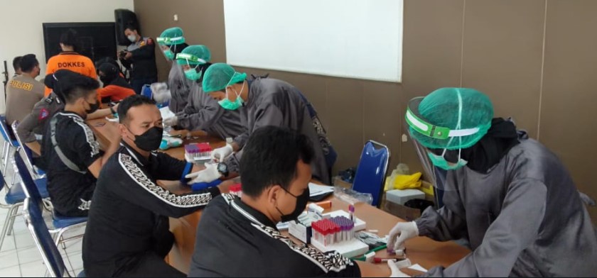Anggota Polres Blora beserta jajaran saat medical check up di Aula Arya Guna Polres Blora, pada Senin (07/2).