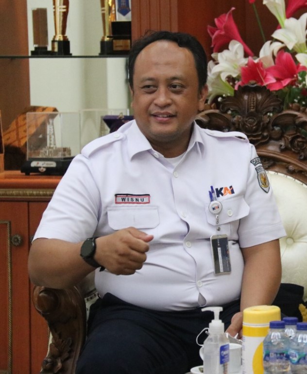 Bupati Arief Rohman menerima kunjungan kerja Kepala PT. Kereta Api Indonesia (KAI) Daerah Operasional 4 Semarang, Wisnu Pramudyo di Rumah Dinas Bupati, Jumat (4/2).