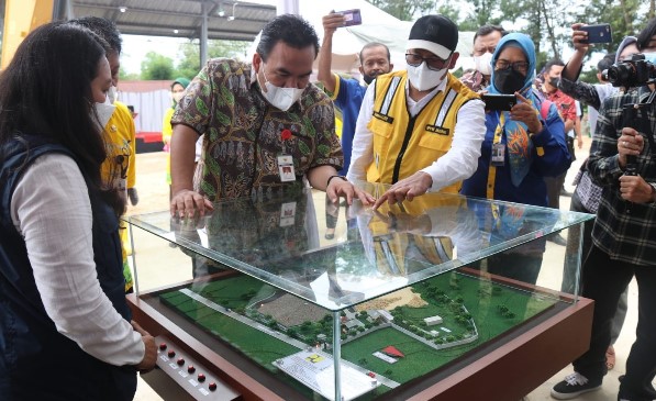 Kementerian PUPR Menyerahkan Hasil Pembangunan TPA Sampah Temurejo ke Pemkab Blora