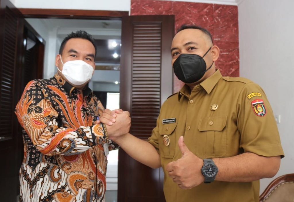 Bupati H. Arief Rohman, S.IP, M.Si, bersama Bupati H. Ony Anwar Harsono ST, MH, saat menghadiri Musrenbang RKPD di Kabupaten Ngawi, pada Selasa (15/3).