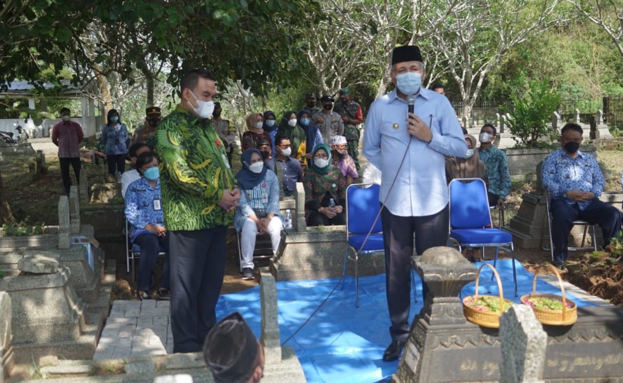 ZIARAH POCUT MEURAH INTAN di BLORA, GUBERNUR ACEH SIAP BANTU PEMUGARAN MAKAM