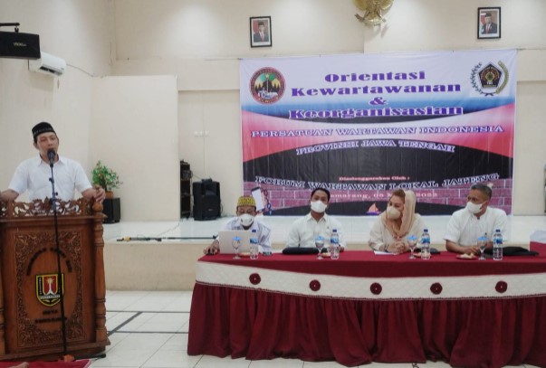Wakil Wali Kota (Walkot) Semarang Ir Hevearita Gunaryanti Rahayu, SSos, memberikan apresiasi positif penyelenggaraan Orientasi Kewartawanan dan Keorganisasian (OKK) yang digelar oleh Forum Wartawan Lokal Jateng (FWLJ) bekerjasama dengan Persatuan Wartawan Indonesia (PWI) Provinsi Jawa Tengah, di Aula Kecamatan Candisari Kota Semarang, Sabtu (5/3/2022).