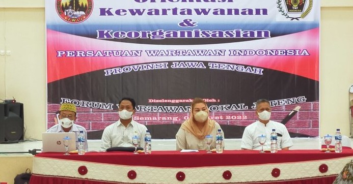 Wakil Wali Kota (Walkot) Semarang Ir Hevearita Gunaryanti Rahayu, SSos, memberikan apresiasi positif penyelenggaraan Orientasi Kewartawanan dan Keorganisasian (OKK) yang digelar oleh Forum Wartawan Lokal Jateng (FWLJ) bekerjasama dengan Persatuan Wartawan Indonesia (PWI) Provinsi Jawa Tengah, di Aula Kecamatan Candisari Kota Semarang, Sabtu (5/3/2022).