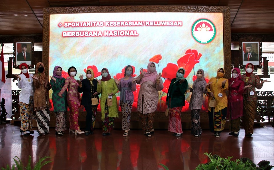 Dharma Wanita Persatuan (DWP) Kabupaten Blora, Jawa Tengah memperingati Hari Kartini ke-143 tahun 2022 dengan sederhana dan khidmat di pendopo rumah dinas Bupati Blora, Kamis (21/4/2022).