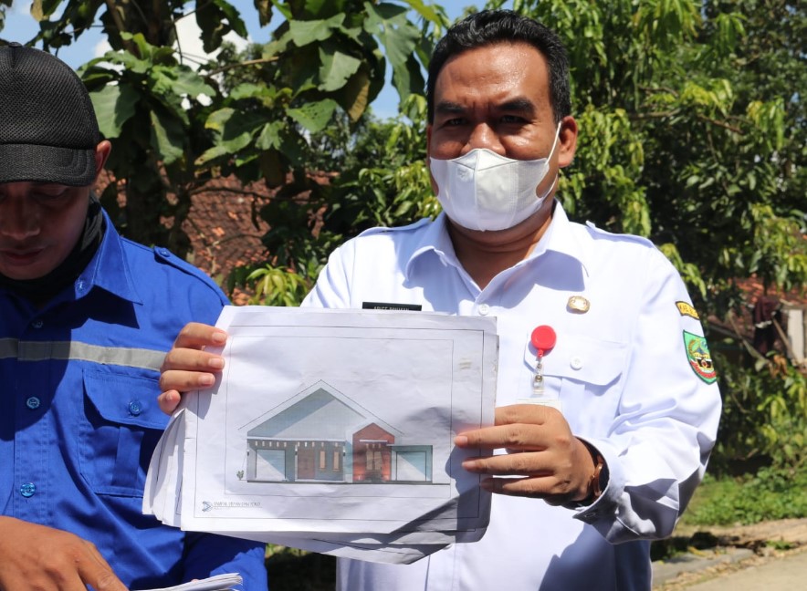 PEMBANGUNAN RUMAH PRATAMA ARHAN DIMULAI, BUPATI TURUT MENGAWAL