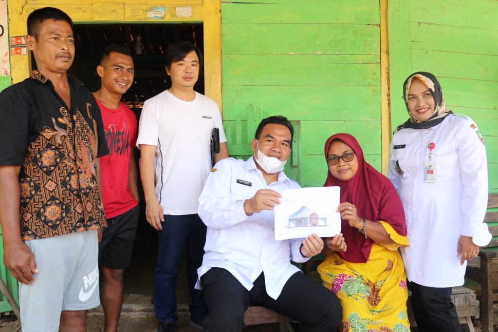 PEMBANGUNAN RUMAH PRATAMA ARHAN DIMULAI, BUPATI TURUT MENGAWAL