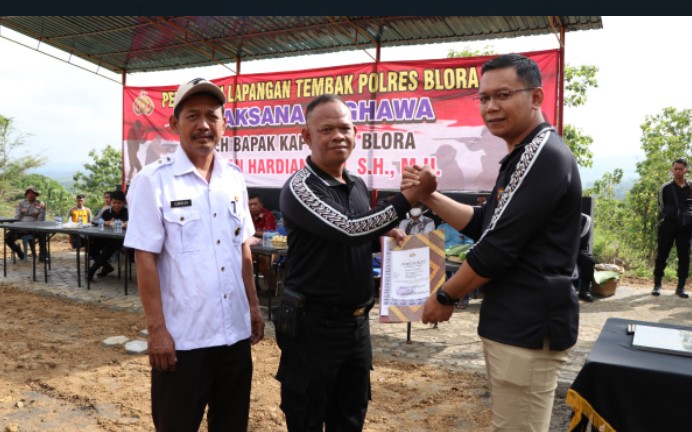 Kapolres Blora AKBP Aan Hardiansyah,SH,MH bersama Forkopimcam Bogorejo saat di lapangan tembak Wicaksana Laghawa, pada Kamis (14/07/2022).