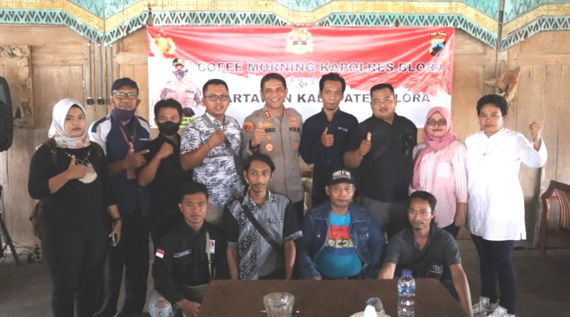 Kapolres Blora AKBP Fahrurozi saat Ngopi Bareng bersama awak media, di Joogren Art, Seso Blora, pada Kamis (10/8).