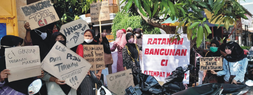 Aksi unjuk rasa emak emak di Todanan Blora.