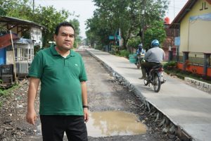 Bupati Blora Arief Rohman saat sidak ruas jalan Jepon – Bogorejo yang dibiayai dari APBD murni 2022 sebesar  Rp 9,2 Miliar. 