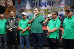 Bupati Arief Rohman saat menghadiri jalan sehat HUT PGRI ke - 77 di Kecamatan Japah, Sabtu (19/11/2022).