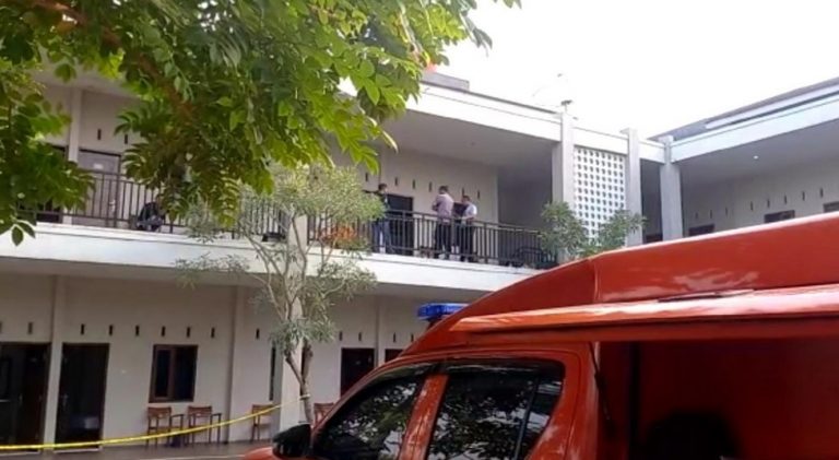MAYAT PEREMPUAN Ditemukan TEWAS DI KAMAR HOTEL