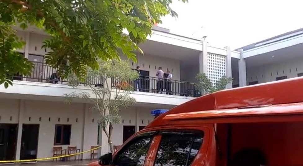 MAYAT PEREMPUAN Ditemukan TEWAS DI KAMAR HOTEL